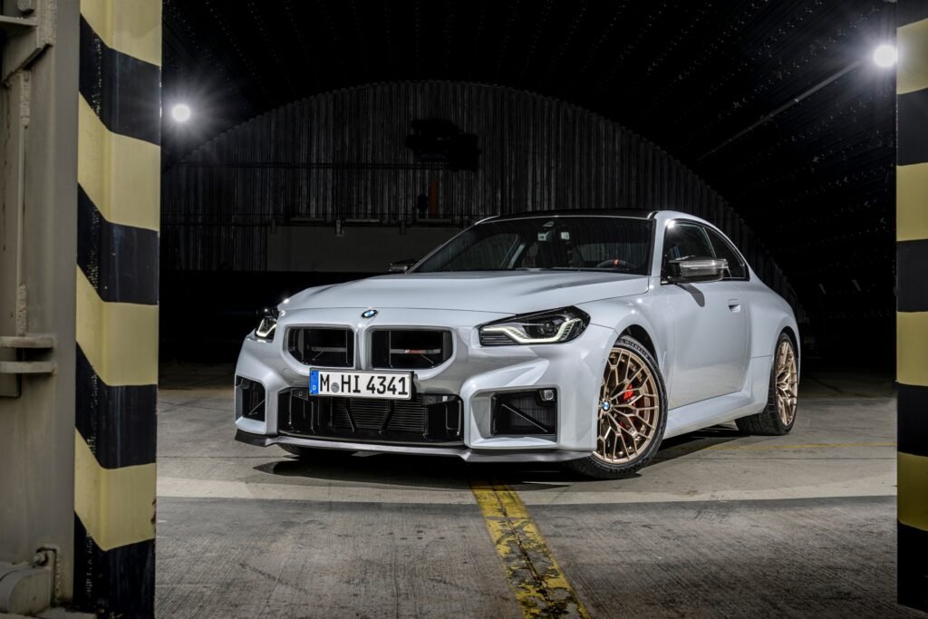Vista frontal del BMW M2 CS 2025 con diseño agresivo y faros LED adaptativos | EUROPA COCHE