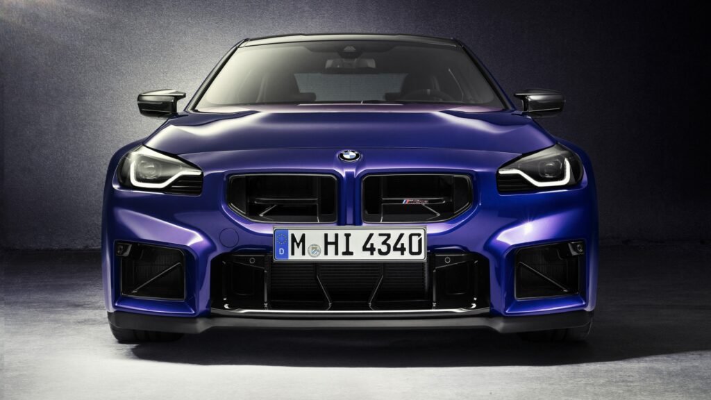 Detalle de la parrilla frontal y luces LED del BMW M2 CS 2025 | EUROPA COCHE