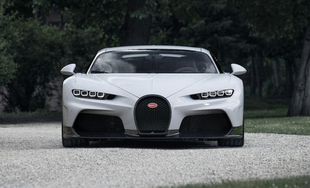 Faros LED inclinados con diseño agresivo del Chiron Super Sport | EUROPA COCHE
