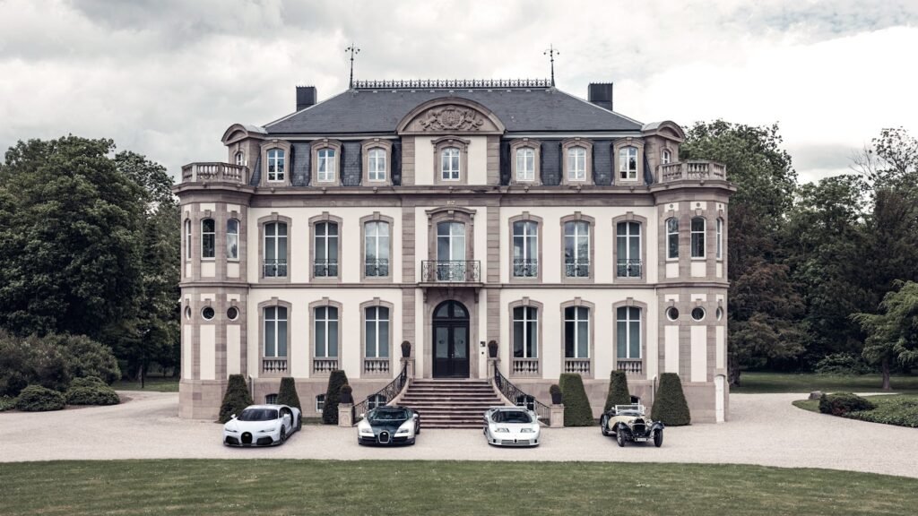Chiron Super Sport junto al EB 110 y Veyron Super Sport en homenaje histórico