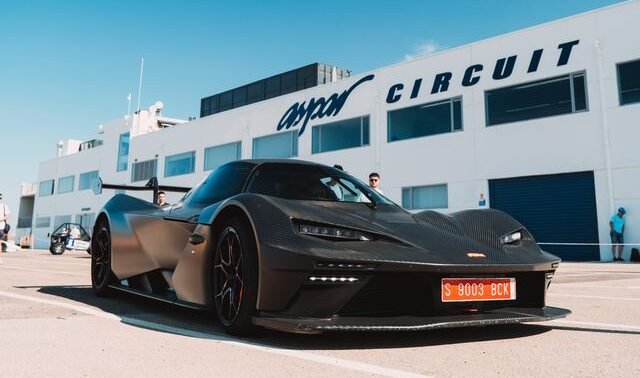 El KTM X-Bow GTX Sorprende en el Gumball 3000 Valencia 2025 durante el Track Day en el Circuito ASPAR