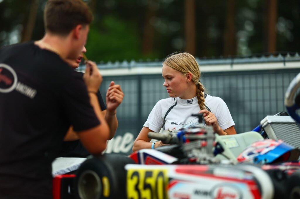 Roxanne Lantinga, 15 años, talento neerlandés del karting, ya suma podios internacionales y apunta al salto a las competiciones de coches.