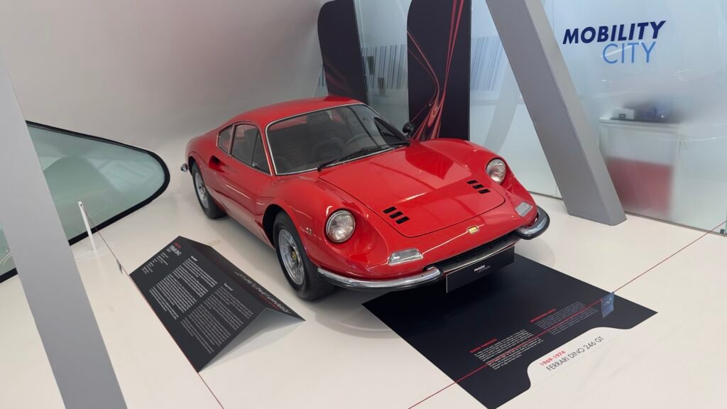 Ferrari Dino 246 GT
Admira el legendario Ferrari Dino 246 GT en la exposición “Pasión y Leyenda” de Mobility City Zaragoza. Un icono de diseño y rendimiento que marcó un antes y un después en la historia de Ferrari.