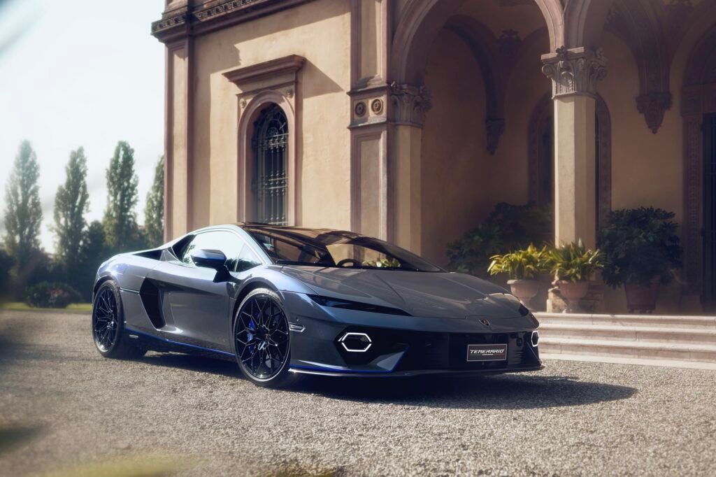 Un modelo exclusivo que destaca por su disponibilidad limitada, donde cada unidad refleja la individualidad de su propietario y la excelencia artesanal de Lamborghini.