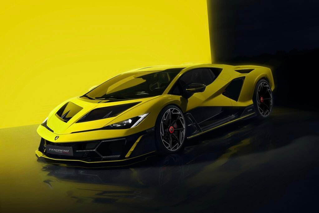 Lamborghini Fenomeno disponible en concesionarios oficiales, edición limitada de 29 unidades con un precio acorde a su exclusividad, potencia y tecnología de vanguardia.
