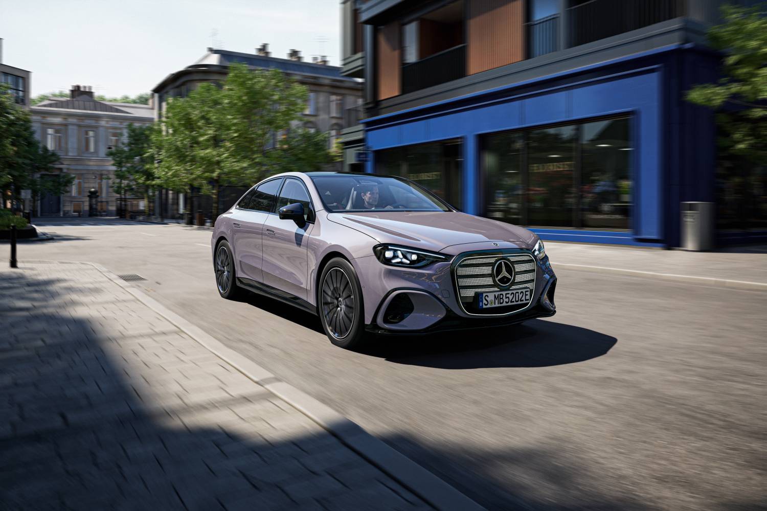 La nueva Clase C eléctrica combina elegancia deportiva, tecnología avanzada y una autonomía líder en su segmento.