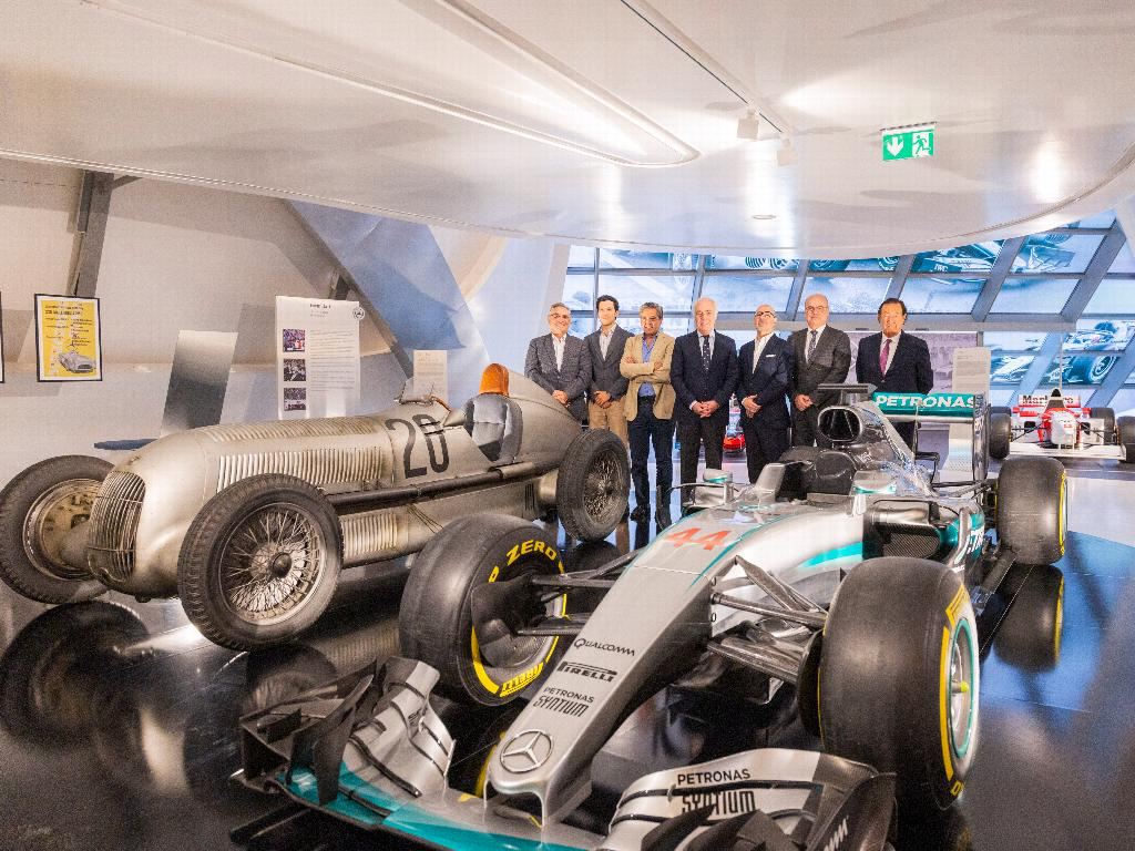 Europacoche.com estará presente en la inauguración de la exposición Mercedes-Benz Motorsport en Mobility City, una muestra única en el mundo que reúne algunos de los vehículos de competición más emblemáticos de la historia de la marca alemana.