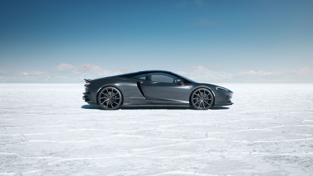 McLaren presenta el nuevo GTS, un Gran Turismo de alto rendimiento que combina lujo, tecnología y un motor V8 biturbo de 635 CV con una velocidad máxima superior a 326 km/h.