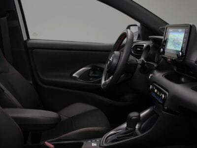TOYOTA Yaris Style P. Premier Edition