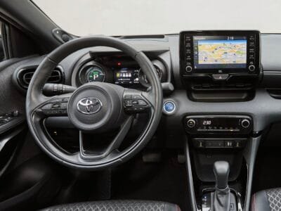 TOYOTA Yaris Style P. Premier Edition