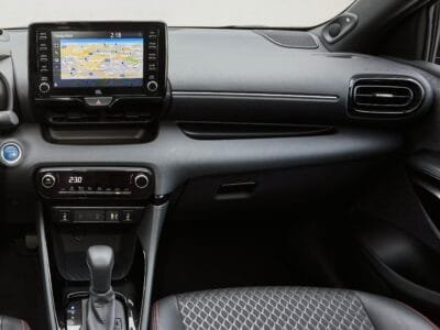 TOYOTA Yaris Style 5p.