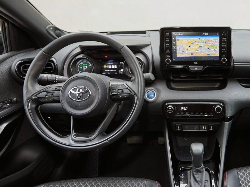 TOYOTA Yaris Style P. Premier Edition