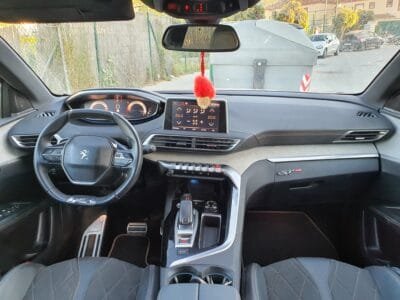 Se vende Peugeot 3008 GT 2019