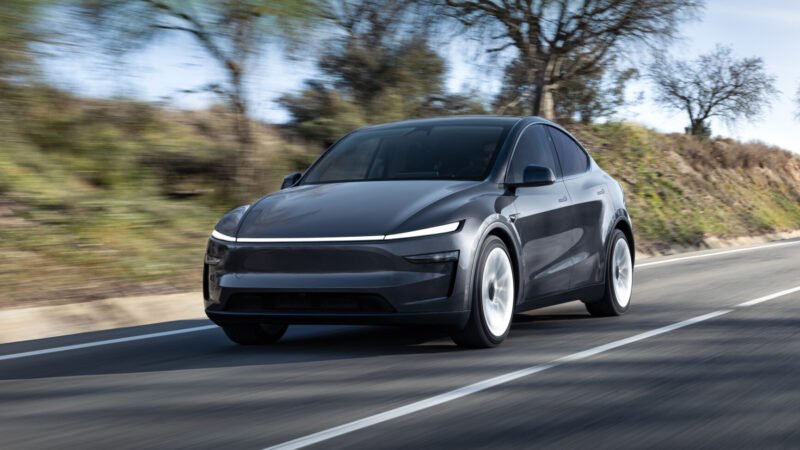 TESLA MODEL Y 2025: REDEFINIENDO EL FUTURO DEL SUV ELÉCTRICO MEDIANO | EUROPA COCHE