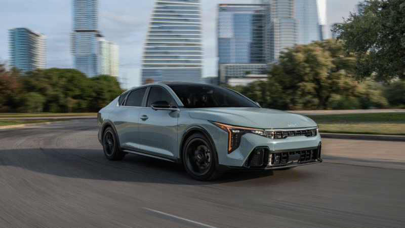 Nuevo Kia K4 2025: el sedán compacto que marca un nuevo rumbo en diseño y tecnología