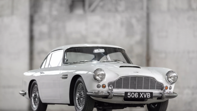 ASTON MARTIN DB4 — NACIMIENTO DE UNA LEYENDA BRITÁNICA SOBRE RUEDAS