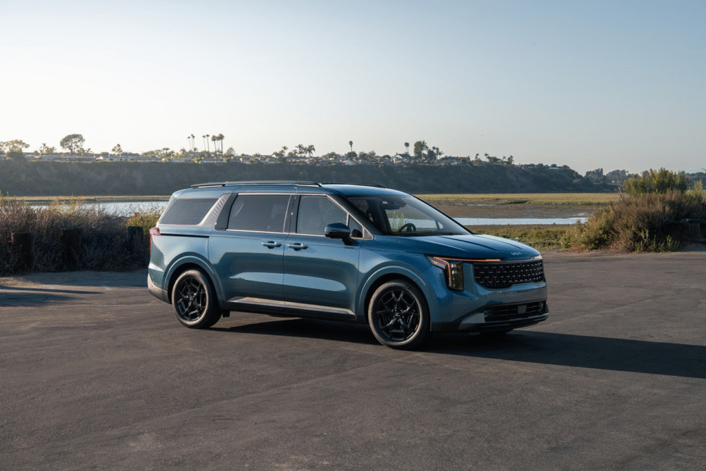 Kia Carnival 2025: La nueva era del lujo familiar sobre ruedas, precio y características | LATIN CARROS