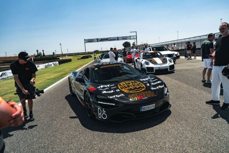 Ferrari, McLaren y Porsche lucen la nueva librea del Gumball 3000 en Valencia. Más de cuatro horas de acción, estilo y pasión por el motor.