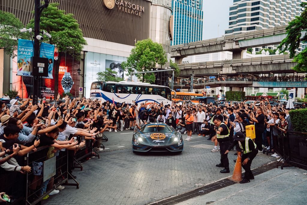 Gumball 3000 y Six2Six Motor presentan en Valencia el rally 2025 con superdeportivos y una jornada de pista inolvidable. | EUROPA COCHE