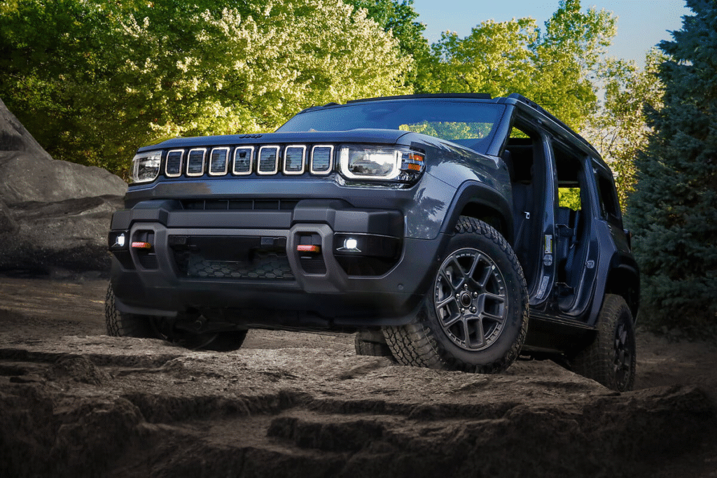 El Jeep Recon 2026 redefine el 4x4 eléctrico con un diseño icónico, modular y preparado para los terrenos más exigentes, combinando la herencia Jeep con tecnología avanzada y un rendimiento de 650 CV.