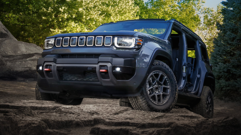 El Jeep Recon 2026 redefine el 4x4 eléctrico con un diseño icónico, modular y preparado para los terrenos más exigentes, combinando la herencia Jeep con tecnología avanzada y un rendimiento de 650 CV.
