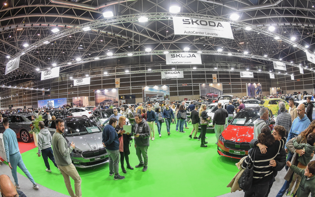 Con 50.000 m² de exposición, 46 marcas confirmadas y miles de vehículos nuevos, eléctricos y de ocasión, la Feria del Automóvil de València 2025 se consolida como la mayor plataforma de ventas del sector en España.