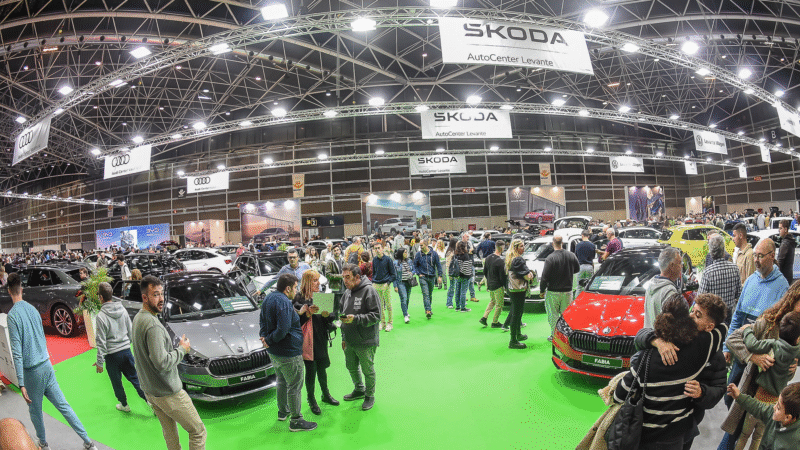 Con 50.000 m² de exposición, 46 marcas confirmadas y miles de vehículos nuevos, eléctricos y de ocasión, la Feria del Automóvil de València 2025 se consolida como la mayor plataforma de ventas del sector en España.