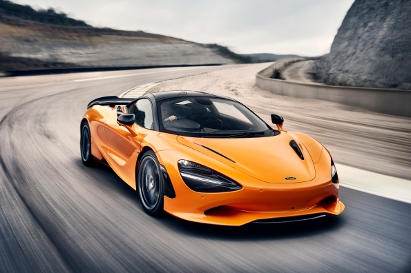 McLaren celebra 60 años de historia con el espectacular Artura híbrido V6, un superdeportivo que combina electrificación, fibra de carbono, aerodinámica avanzada y ADN de competición.