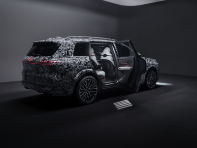 El nuevo Audi Q9 2026 llega como el SUV más grande, tecnológico y exclusivo jamás creado por Audi, combinando lujo premium, puertas automáticas eléctricas, interior business class y una experiencia sensorial inmersiva.