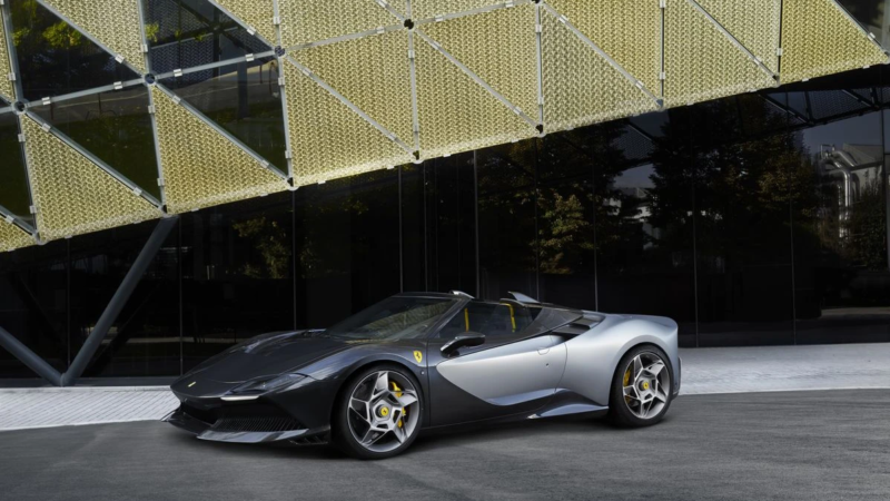 Ferrari presentó el espectacular SP-8, un exclusivo One-Off basado en el Ferrari F8 Spider que transforma el concepto roadster V8 de Maranello con un diseño completamente personalizado y una configuración abierta extrema.