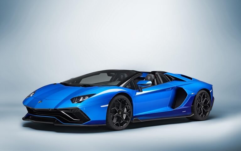 Lamborghini Aventador LP 780-4 Ultimae Roadster Blu – imagen oficial Lamborghini