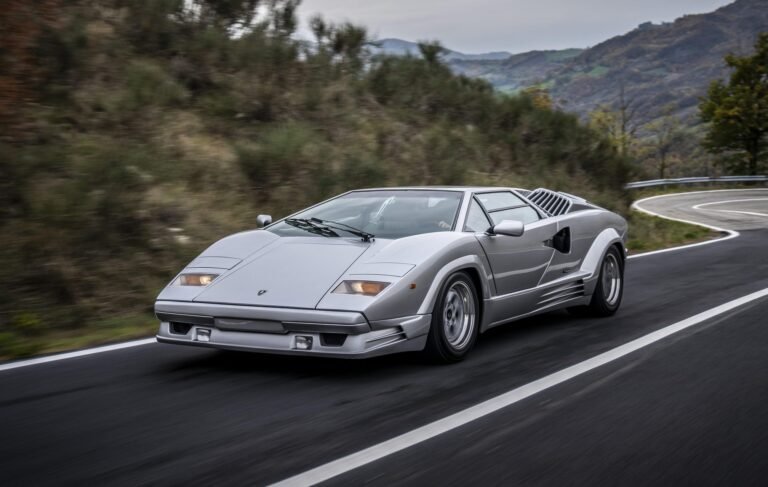 Lamborghini Countach LPI 800-4 Lamborghini Countach LPI 800-4: ficha, historia, motor, precio y versiones imagen 1