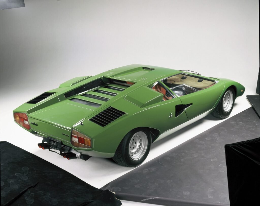 Lamborghini Countach LPI 800-4 Lamborghini Countach LPI 800-4: ficha, historia, motor, precio y versiones imagen 2