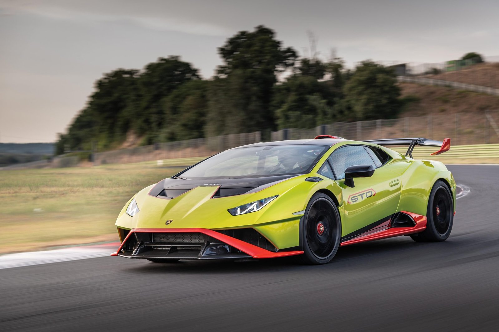 Lamborghini Huracán STO Verde Citrea – imagen oficial Lamborghini