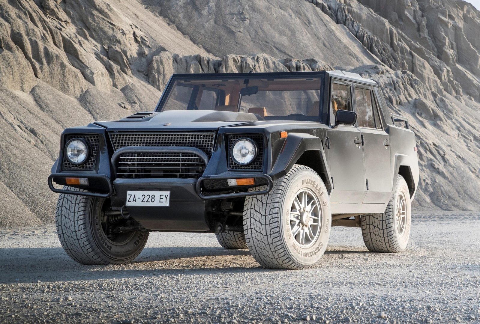 Lamborghini LM002 – imagen oficial Lamborghini